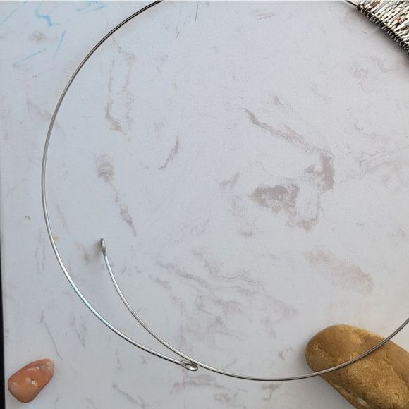 Open choker metal minimalist necklace - Picture 2 of 3